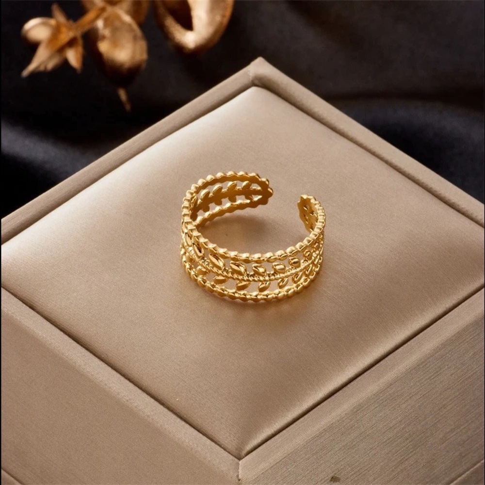 🌟NEW🌟 18k Gold Ring Adjustable